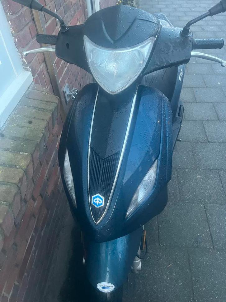 Piaggio New Fly, Fietsen en Brommers, Brommers | Schadebrommers, Maximaal 45 km/u, Ophalen