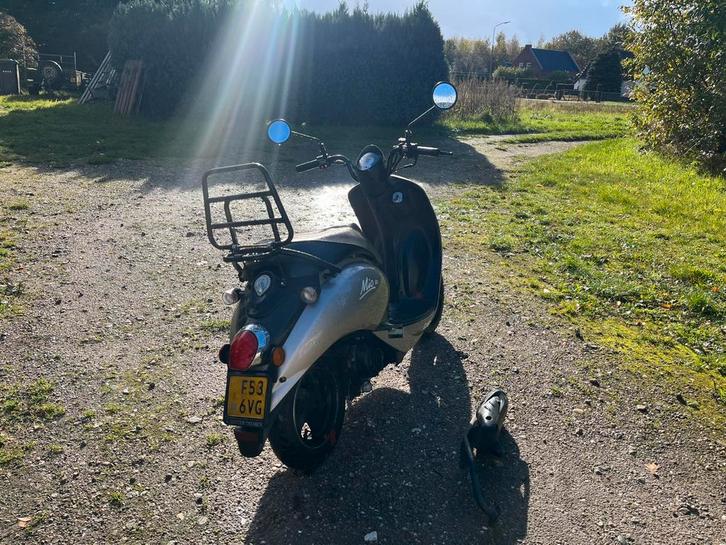 Sym mio 2015, Fietsen en Brommers, Scooters | Kymco, Gebruikt, Overige modellen, Maximaal 45 km/u, Benzine, Ophalen