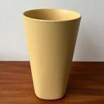Keramiek design vaas Vitra Vase 2 gemerkt, Huis en Inrichting, Minder dan 50 cm, Gebruikt, Ophalen of Verzenden, Geel