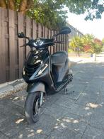 Piaggio zip 4t 2017 geel kenteken, Fietsen en Brommers, Scooters | Piaggio, Ophalen, Zo goed als nieuw, Zip
