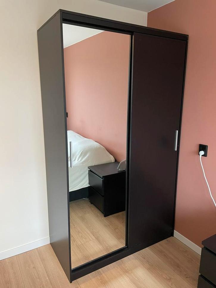 IKEA Morvik zwartbruin kledingkast met spiegel schuifdeuren, Huis en Inrichting, Kasten | Kledingkasten, Zo goed als nieuw, 200 cm of meer