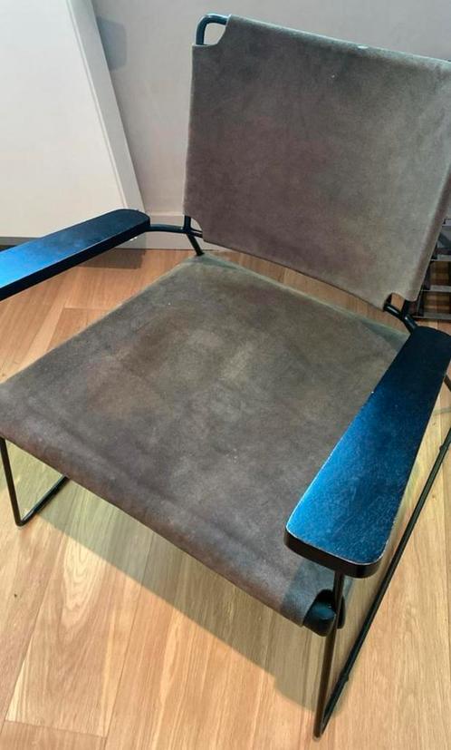 Design fauteuil / grijs suede / zwart hout staal, Huis en Inrichting, Fauteuils, Hout, Ophalen of Verzenden