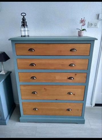 Hoge Urban Green ladekast beschikbaar voor biedingen