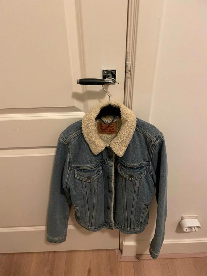 Levi’s Trucker Sherpa spijkerjas – maat S, Kleding | Dames, Jassen | Zomer, Zo goed als nieuw, Maat 36 (S), Blauw, Ophalen