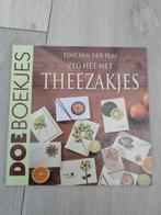 Tiny van der Plas - Doeboekje - Zeg het met theezakjes, Ophalen of Verzenden, Gelezen