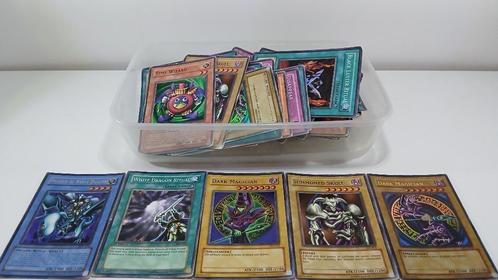 Oude Yu Gi Oh kaarten in een bakje, Hobby en Vrije tijd, Verzamelkaartspellen | Yu-gi-Oh!, Gebruikt, Meerdere kaarten, Ophalen of Verzenden