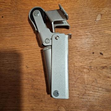 Justor Deurvastzetter - Gebruikt Dictator  beschikbaar voor biedingen