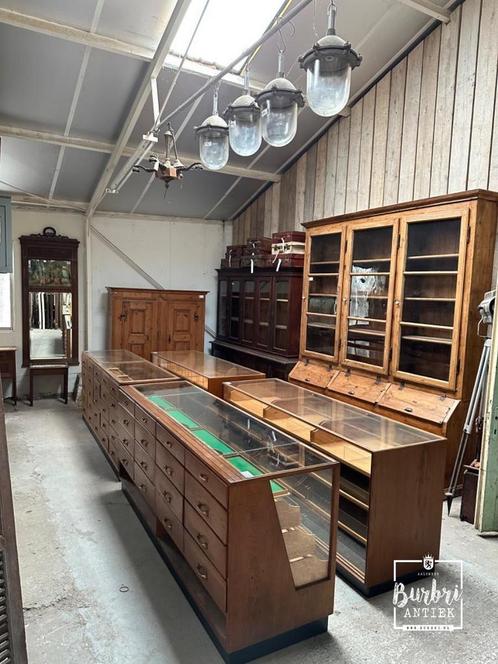 Mooie antieken houten winkelkast, Huis en Inrichting, Woonaccessoires | Wandplanken en Boekenplanken, Ophalen