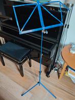 Mooie blauwe König & Meyer muziekstandaard, Muziek en Instrumenten, Ophalen of Verzenden, Zo goed als nieuw