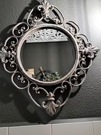 Decoratieve Metalen Spiegel met Ornamenten. 64 x57 cm, Rond, Ophalen of Verzenden, Zo goed als nieuw, Minder dan 100 cm
