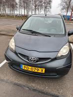 Toyota Aygo 1.0 12V 139000km 5DRS Grijs AIRCO CARPLAY SCHERM, Voorwielaandrijving, 4 stoelen, 68 pk, Handgeschakeld