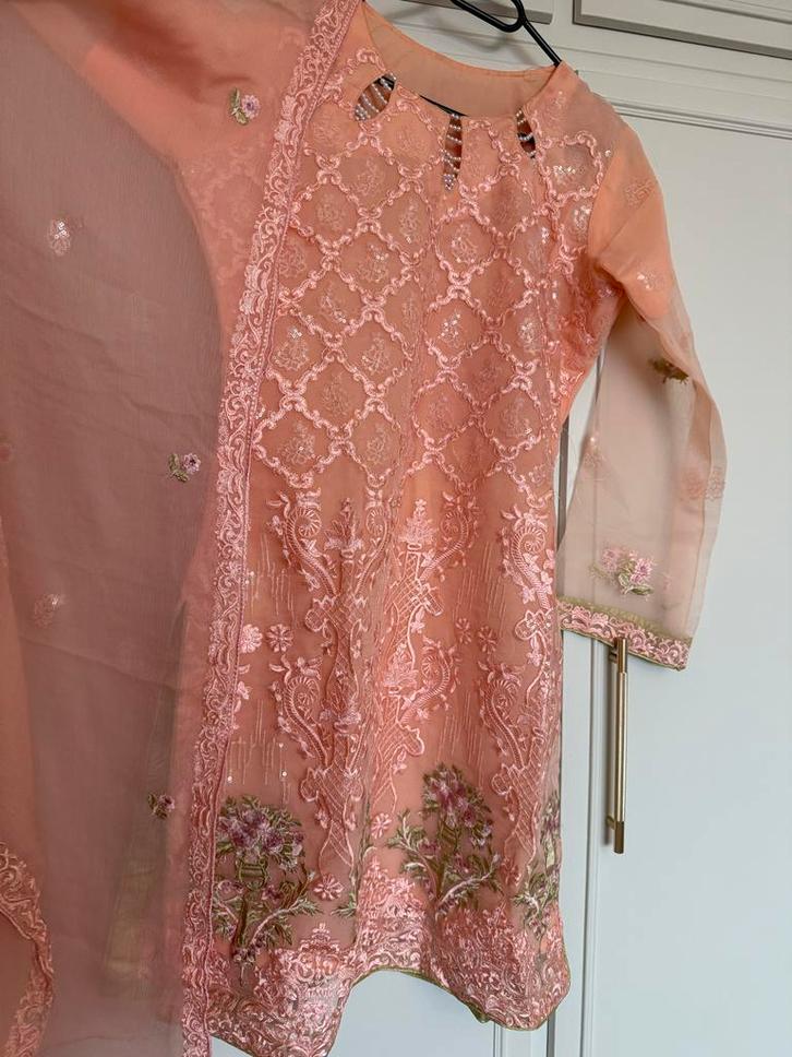 Pakistaanse Suit 3-delig - Ongedragen!, Kleding | Dames, Jurken, Nieuw, Maat 38/40 (M), Roze, Onder de knie, Ophalen of Verzenden