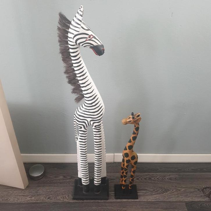 Handgesneden houten standbeeld van Giraffe en Zebra, Antiek en Kunst, Kunst | Beelden en Houtsnijwerken, Ophalen of Verzenden