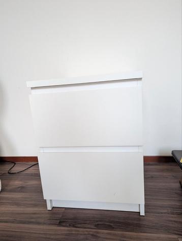 Twee witte nachtkastjes Ikea Malm