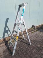 Industrie trap
4 treden, Doe-het-zelf en Verbouw, Ladders en Trappen, Ophalen, Zo goed als nieuw, Minder dan 2 meter