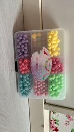 Een bakje kralen gekleurde parels, Ophalen, Zo goed als nieuw, Kraal