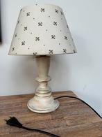 Lampje met houten voet en kap met Franse lelie, Gebruikt, Ophalen of Verzenden, Riviera maison / landelijk, Minder dan 50 cm