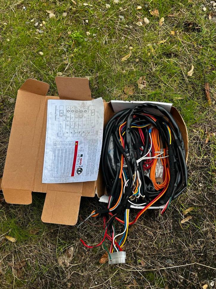 Universele Trekhaakbekabeling 13-polig, Auto-onderdelen, Elektronica en Kabels, Universele onderdelen, Nieuw, Ophalen of Verzenden
