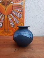 Funky blauwe vaas. Vintage keramiek. Gesigneerd, Ophalen of Verzenden
