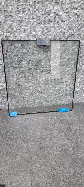 Dubbel glas raam .komt uit Velux dakraam .105.5 x 99cm beschikbaar voor biedingen
