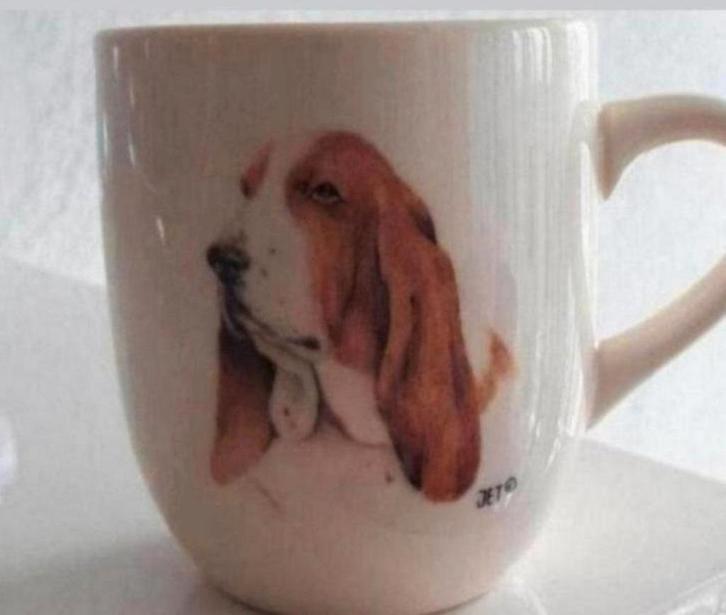 Beker Jet Basset Hond, Verzamelen, Dierenverzamelingen, Zo goed als nieuw, Beeldje of Figuurtje, Hond of Kat, Ophalen of Verzenden