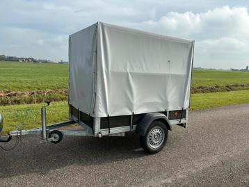 Aanhanger met huif / 750 KG / zeer nette aanhangwagen beschikbaar voor biedingen