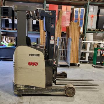 ZEER NETTE  CROWN REACHTRUCK ESR 5000-14 OPT1  BJ 2008 beschikbaar voor biedingen