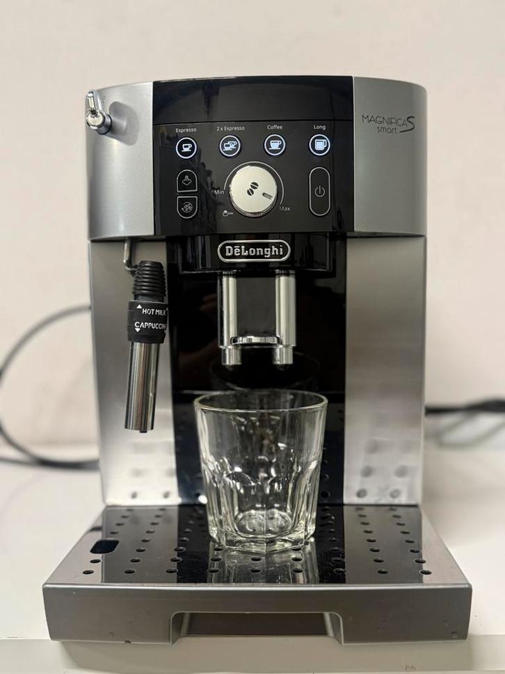 DeLonghi Magnifica S Smart Nette Staat *Inruil Mogelijk*, Witgoed en Apparatuur, Koffiemachine-accessoires, Zo goed als nieuw