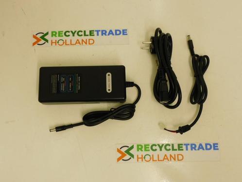 Nieuwe 24V / 25,2V E-bike oplader o.a. Sparta / Batavus, Fietsen en Brommers, Fietsaccessoires | Overige Fietsaccessoires, Nieuw