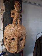 Afrikaans Masker met Figuur - Houtsnijwerk, Ophalen of Verzenden