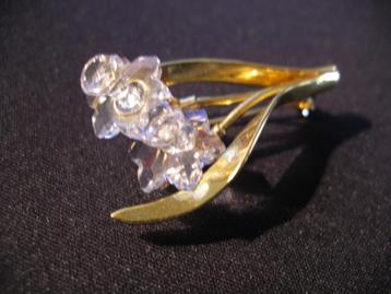 Een Goud Vergulde Swarovski Narcis Broche met Kristal Bloem beschikbaar voor biedingen
