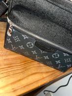 Louis Vuitton Outdoor Messenger Monogram Eclipse Taiga Black, Motoren, Ophalen of Verzenden, Zo goed als nieuw
