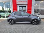 Toyota Yaris 1.5 Hybrid 115 Dynamic met Comfort Pack Nu tijd, Auto's, Toyota, 12 maanden, Gebruikt, Euro 6, 1490 cc