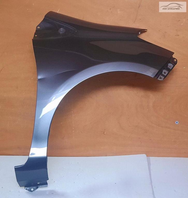 Voorscherm rechts orgineel Toyota Yaris III P13 2010-2020, Auto-onderdelen, Carrosserie en Plaatwerk, Spatbord, Toyota, Links