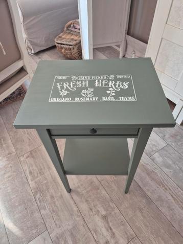 Leuk plantentafeltje beschikbaar voor biedingen