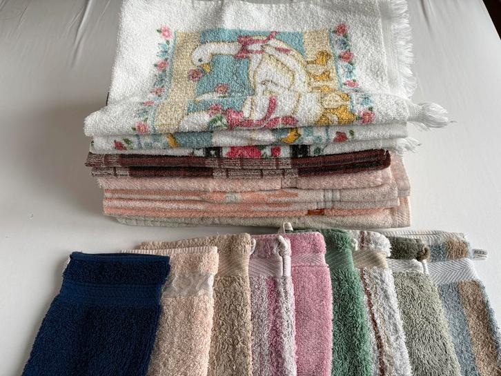 Pakket nette handdoekjes en washandjes, Huis en Inrichting, Badkamer | Badtextiel en Accessoires, Zo goed als nieuw, Handdoek
