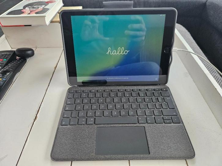 iPad 9th Gen. (2021) 10.2-inch A2602 + Logitech Combo Touch, Computers en Software, Apple iPads, Zo goed als nieuw, Apple iPad