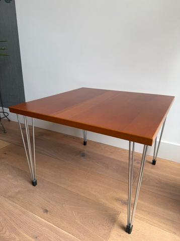 Vintage Scandinavisch design bijzettafel hairpin legs beschikbaar voor biedingen
