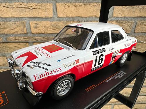 IXO FORD ESCORT MK1 RS 1600 MÄKINEN #16 RAC RALLY 1:18 NIEUW, Hobby en Vrije tijd, Modelauto's | 1:18, Nieuw, Auto, Overige merken