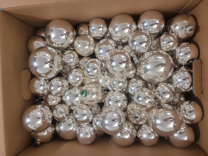 106 oude zilveren kerstballen, Diversen, Kerst, Gebruikt, Ophalen