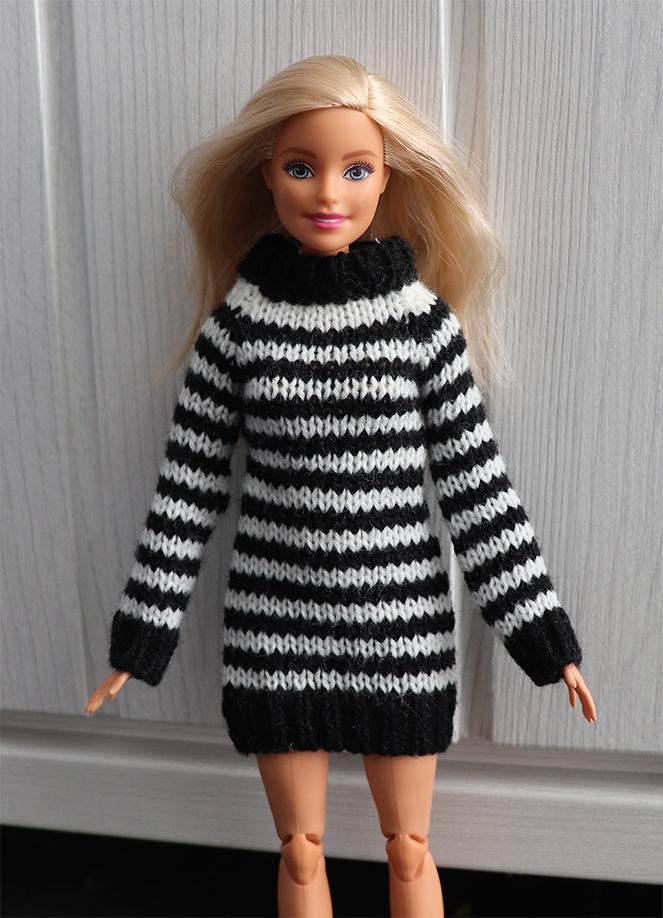 Barbie kleding nieuw - Gebreide trui / jurk zwart wit, Kinderen en Baby's, Speelgoed | Poppen, Nieuw, Barbie, Ophalen of Verzenden