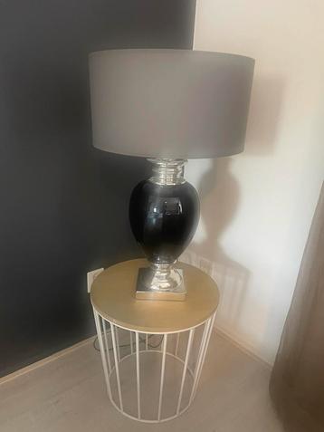 Tafellamp hoogte 72 cm, kap dia 45 cm beschikbaar voor biedingen