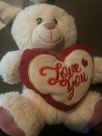 Lieve Knuffelbeer met Hart - 'Love You' beschikbaar voor biedingen