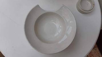 Antiek wit scheerbekken beschikbaar voor biedingen