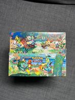 Pokemon - Celebration tin Display, Ophalen of Verzenden, Zo goed als nieuw, Boosterbox, Foil