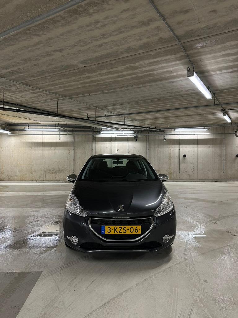 Peugeot 208 1.2 VTI 60KW/82PK 5-D 2013 Grijs, Auto's, Peugeot, Voorwielaandrijving, 31 €/maand, 1199 cc, Origineel Nederlands