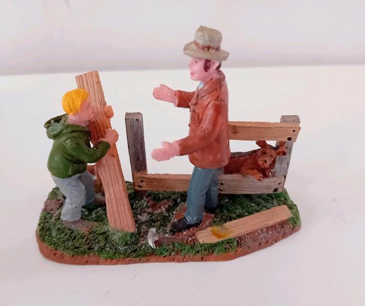 Lemax mending fences, retired, Lemax figuur, Diversen, Kerst, Nieuw, Ophalen of Verzenden