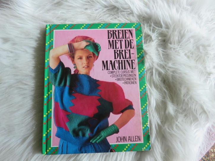 Breien met de breimachine, Boeken, Hobby en Vrije tijd, Zo goed als nieuw, Breien en Haken, Ophalen of Verzenden