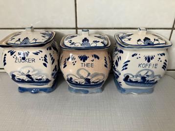 Koffie thee en suikerpotjes beschikbaar voor biedingen