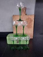 6 moezel glazen met groene voet en gravering, Glas, Overige stijlen, Glas of Glazen, Ophalen of Verzenden